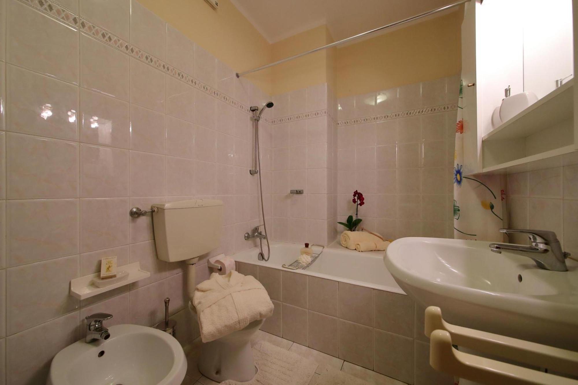 Petalo Bianco 100M From Lake - Happy Rentals Baveno Esterno foto